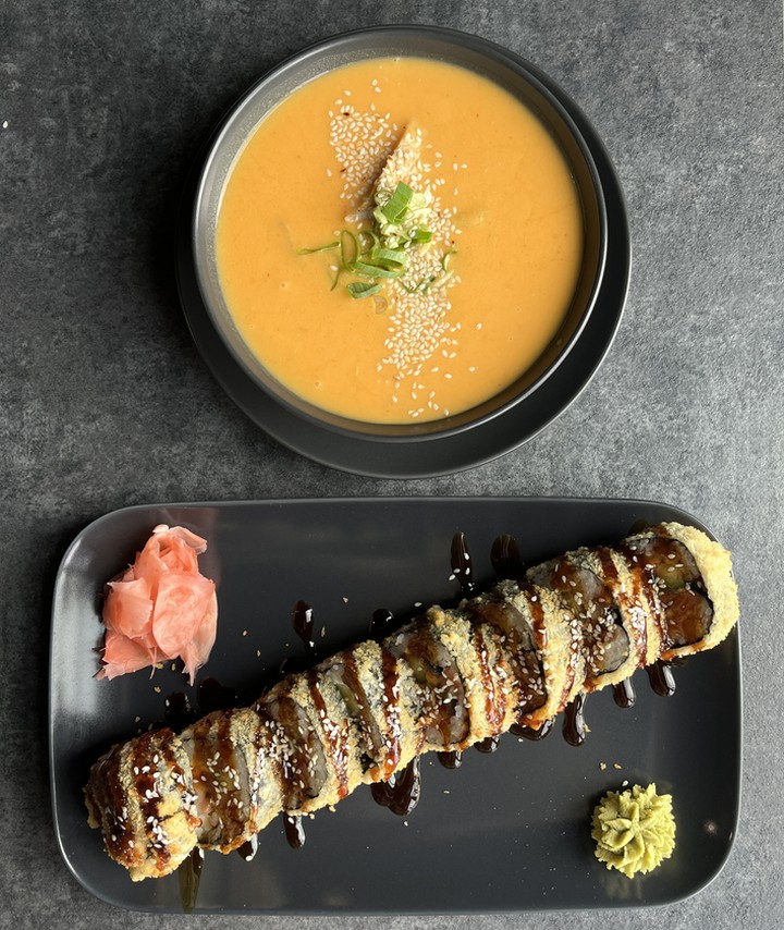 Pirmadienio dienos pietūs: trinta daržovių sriuba su vištiena ir apkeptas sushi su lašiša ir unguriu